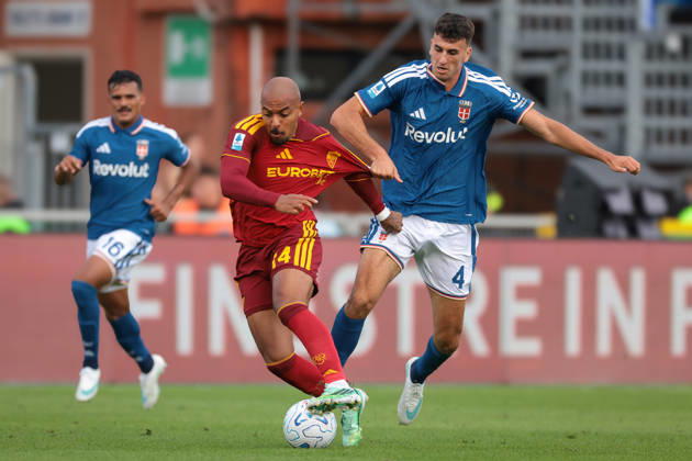 Como 1907 v AS Roma - Serie A - Season 2026-2027 Como, Italy, 11th October 2026. Kaiki Bruno Da Silva of Como 1907 looks on as team mate Jacobo Ramon of Como 1907 wrestles with Donyell Malen of AS Roma during the Como 1907 vs AS Roma Serie A match at Stadio Giuseppe Sinigaglia, Como. Picture credit should read: Jonathan Moscrop Como Stadio Giuseppe Sinigaglia Italy