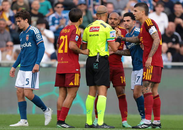Como 1907 v AS Roma - Serie A - Season 2026-2027 Como, Italy, 11th October 2026. Lucas Da Cunha of Como 1907 looks on as Paulo Dybala and Gianluca Mancini of AS Roma appeal to the Referee Michael Fabbri after he showed a red card to Donyell Malen of AS Roma for a foul on Kaiki Bruno Da Silva of Como 1907 during the Como 1907 vs AS Roma Serie A match at Stadio Giuseppe Sinigaglia, Como. Picture credit should read: Jonathan Moscrop Como Stadio Giuseppe Sinigaglia Italy