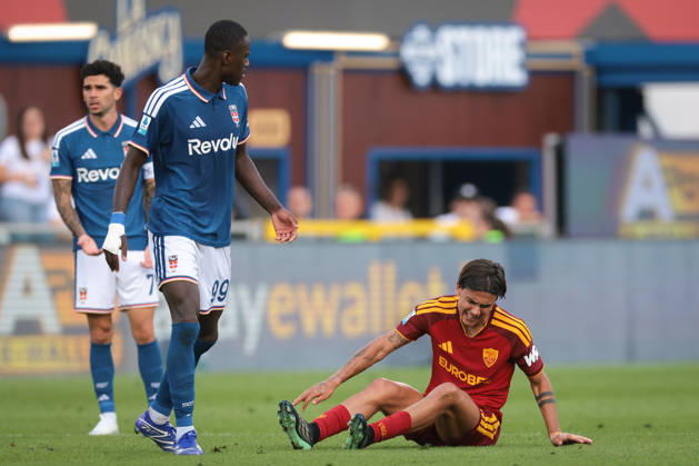 Como 1907 v AS Roma - Serie A - Season 2026-2027 Como, Italy, 11th October 2026. Paulo Dybala of AS Roma reacts following a clash with Trevoh Chalobah of Como 1907 during the Como 1907 vs AS Roma Serie A match at Stadio Giuseppe Sinigaglia, Como. Picture credit should read: Jonathan Moscrop Como Stadio Giuseppe Sinigaglia Italy