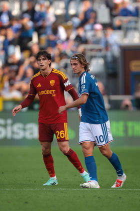 Como 1907 v AS Roma - Serie A - Season 2026-2027 Como, Italy, 11th October 2026. Leonardo Balerdi of AS Roma and Nico Paz of Como 1907 during the Como 1907 vs AS Roma Serie A match at Stadio Giuseppe Sinigaglia, Como. Picture credit should read: Jonathan Moscrop Como Stadio Giuseppe Sinigaglia Italy