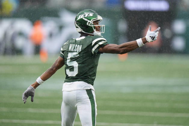 Oct 11, 2026; East Rutherford, NJ, USA; New York Jets wide receiver Garrett Wilson (5) reacts to the non-call during an NFL, American Football Herren, USA game against the Cleveland Browns at MetLife Stadium. Mandatory Credit: -Cal Media NFL 2026: Browns Vs Jets OCT 11 - ZUMAc04_ 20261011_zma_c04_436 Copyright: xChrisxSzagolax