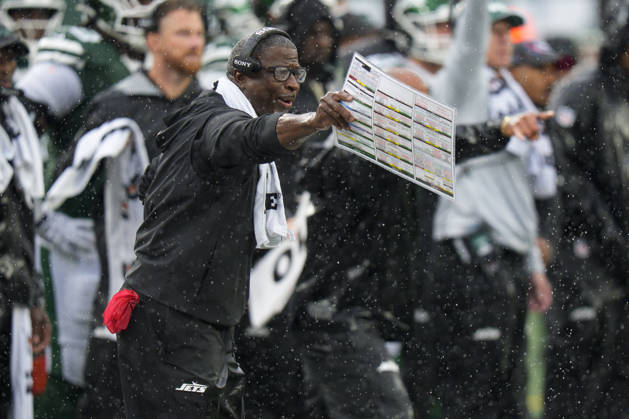 Oct 11, 2026; East Rutherford, NJ, USA; New York Jets head coach Aaron Glenn reacts during an NFL, American Football Herren, USA game against the Cleveland Browns at MetLife Stadium. Mandatory Credit: -Cal Media NFL 2026: Browns Vs Jets OCT 11 - ZUMAc04_ 20261011_zma_c04_440 Copyright: xChrisxSzagolax