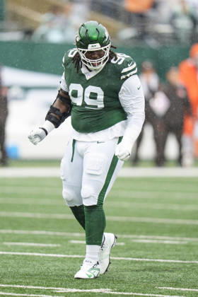Oct 11, 2026; East Rutherford, NJ, USA; New York Jets defensive lineman T Vondre Sweat (99) reacts during an NFL, American Football Herren, USA game against the Cleveland Browns at MetLife Stadium. Mandatory Credit: -Cal Media NFL 2026: Browns Vs Jets OCT 11 - ZUMAc04_ 20261011_zma_c04_441 Copyright: xChrisxSzagolax