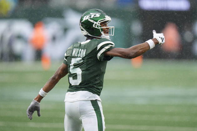 Oct 11, 2026; East Rutherford, NJ, USA; New York Jets wide receiver Garrett Wilson (5) reacts to the non-call during an NFL, American Football Herren, USA game against the Cleveland Browns at MetLife Stadium. Mandatory Credit: -Cal Media NFL 2026: Browns Vs Jets OCT 11 - ZUMAc04_ 20261011_zma_c04_445 Copyright: xChrisxSzagolax