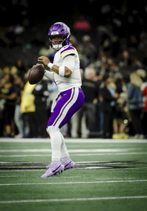 NEW ORLEANS, LA - OCTOBER 11: Kyler Murray 1 of the Minnesota Vikings warms up before a game against the New Orleans Saints at Caesars Superdome on October 11, 2026, in New Orleans, Louisiana. (Photo by Derick Hingle Icon Sportswire) NFL, American Football Herren, USA OCT 11 Vikings at Saints EDITORIAL USE ONLY Icon126261011064