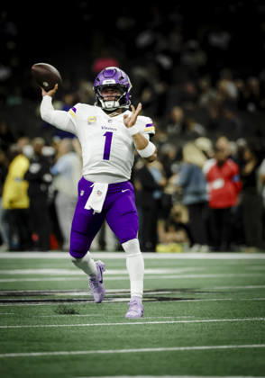 NEW ORLEANS, LA - OCTOBER 11: Kyler Murray 1 of the Minnesota Vikings warms up before a game against the New Orleans Saints at Caesars Superdome on October 11, 2026, in New Orleans, Louisiana. (Photo by Derick Hingle Icon Sportswire) NFL, American Football Herren, USA OCT 11 Vikings at Saints EDITORIAL USE ONLY Icon126261011065