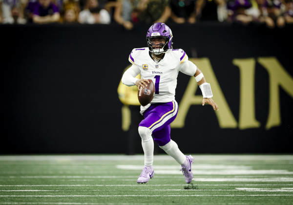 NEW ORLEANS, LA - OCTOBER 11: Kyler Murray 1 of the Minnesota Vikings runs against the New Orleans Saints during the first half of a game at Caesars Superdome on October 11, 2026, in New Orleans, Louisiana. (Photo by Derick Hingle Icon Sportswire) NFL, American Football Herren, USA OCT 11 Vikings at Saints EDITORIAL USE ONLY Icon126261011118