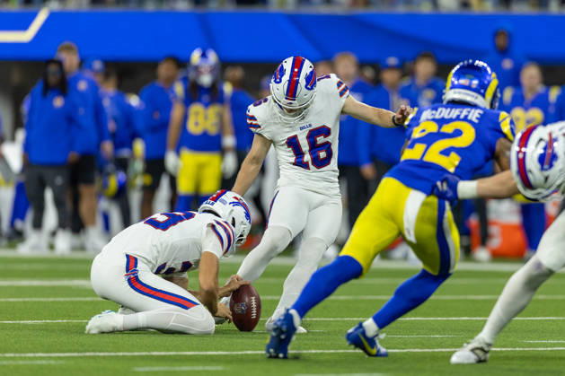 INGLEWOOD, CA - OCTOBER 12: Tyler Bass 16 of the Buffalo Bills kicks a field goal in the second half of an NFL, American Football Herren, USA game between the Buffalo Bills and the Los Angeles Rams on October 12, 2026, at SoFi Stadium in Inglewood, California. (Photo by Greg Fiore Icon Sportswire) NFL: OCT 12 Bills at Rams EDITORIAL USE ONLY Icon2610123166