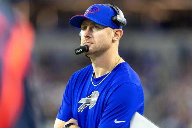 INGLEWOOD, CA - OCTOBER 12: Head coach Joe Brady of the Buffalo Bills watches from the sidelines during an NFL, American Football Herren, USA game between the Buffalo Bills and the Los Angeles Rams on October 12, 2026, at SoFi Stadium in Inglewood, California. (Photo by Greg Fiore Icon Sportswire) NFL: OCT 12 Bills at Rams EDITORIAL USE ONLY Icon2610123300