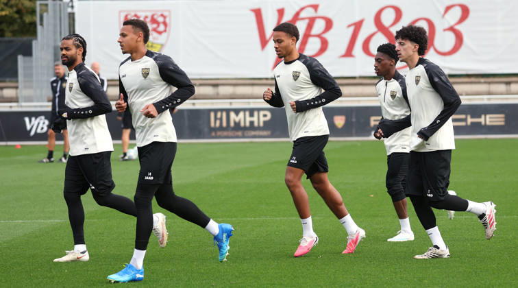 October 13, 2026, Germany, Stuttgart, VfB Stuttgart soccer practice; from left: Lorenz Assignon, Luca Jaquez (VfB), Nicolas Nartey (VfB), Justin Diehl, Ameen Al Dakhil (VfB)