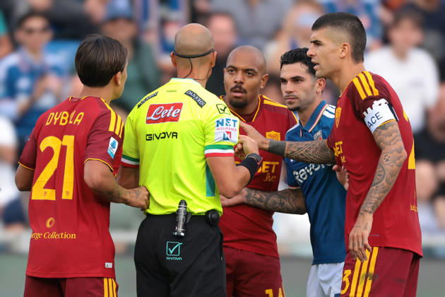 Como 1907 v AS Roma - Serie A - Season 2026-2027 Como, Italy, 11th October 2026. Paulo Dybala, Gianluca Mancini and Donyell Malen of AS Roma and Lucas Da Cunha of Como 1907 react with the Referee Michael Fabbri following his decision to award a red card to Donyell Malen for a foul on Kaiki Bruno Da Silva of Como 1907 during the Como 1907 vs AS Roma Serie A match at Stadio Giuseppe Sinigaglia, Como. Picture credit should read: Jonathan Moscrop Como Stadio Giuseppe Sinigaglia Italy