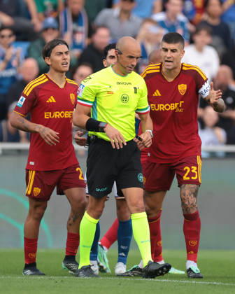 Como 1907 v AS Roma - Serie A - Season 2026-2027 Como, Italy, 11th October 2026. Paulo Dybala of AS Roma and Gianluca Mancini of AS Roma protest to the Referee Michael Fabbri following his decision to show a red card to Donyell Malen of AS Roma for a foul on Kaiki Bruno Da Silva of Como 1907 during the Como 1907 vs AS Roma Serie A match at Stadio Giuseppe Sinigaglia, Como. Picture credit should read: Jonathan Moscrop Como Stadio Giuseppe Sinigaglia Italy