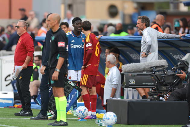 Como 1907 v AS Roma - Serie A - Season 2026-2027 Como, Italy, 11th October 2026. Assane Diao of Como 1907 walks past the AS Roma bench after being substituted during the Como 1907 vs AS Roma Serie A match at Stadio Giuseppe Sinigaglia, Como. Picture credit should read: Jonathan Moscrop Como Stadio Giuseppe Sinigaglia Italy