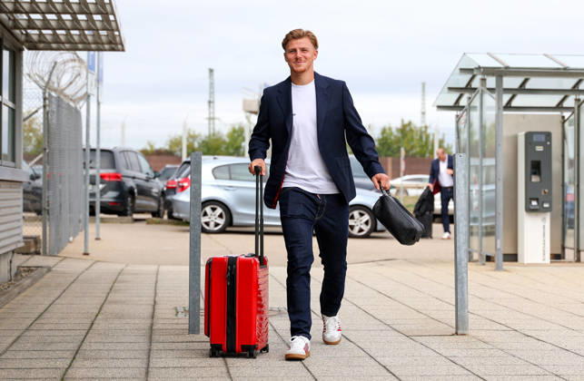 October 13, 2026, Stuttgart, Soccer, UEFA Champions League, 2026–2027 season, VfB Stuttgart flies to Bratislava, departure, Finn Jeltsch