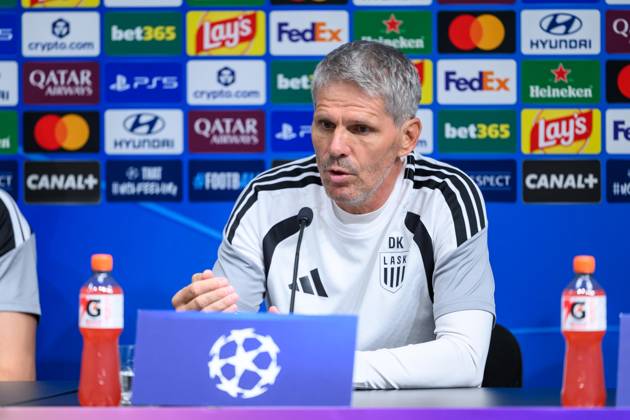 SOCCER - UEFA CL, LASK vs Liverpool LINZ,AUSTRIA,13.OCT.26 - SOCCER - UEFA Champions League, Linzer ASK vs Liverpool FC, preview, press conference, PK, Pressekonferenz LASK. Image shows head coach Dietmar Kuehbauer (LASK).  GEPAxpictures xChristianxMoser