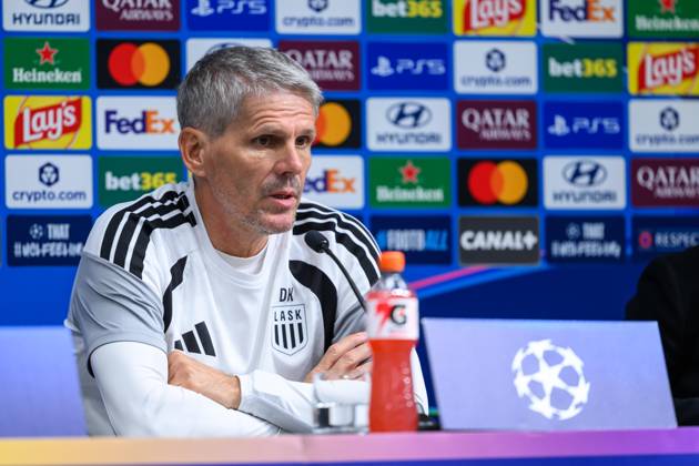 SOCCER - UEFA CL, LASK vs Liverpool LINZ,AUSTRIA,13.OCT.26 - SOCCER - UEFA Champions League, Linzer ASK vs Liverpool FC, preview, press conference, PK, Pressekonferenz LASK. Image shows head coach Dietmar Kuehbauer (LASK).  GEPAxpictures xChristianxMoser