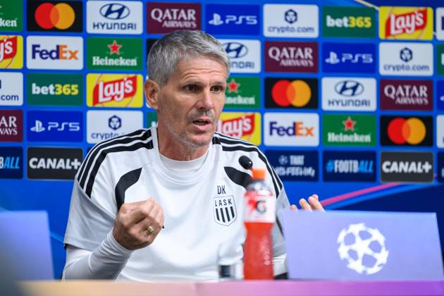 SOCCER - UEFA CL, LASK vs Liverpool LINZ,AUSTRIA,13.OCT.26 - SOCCER - UEFA Champions League, Linzer ASK vs Liverpool FC, preview, press conference, PK, Pressekonferenz LASK. Image shows head coach Dietmar Kuehbauer (LASK).  GEPAxpictures xChristianxMoser