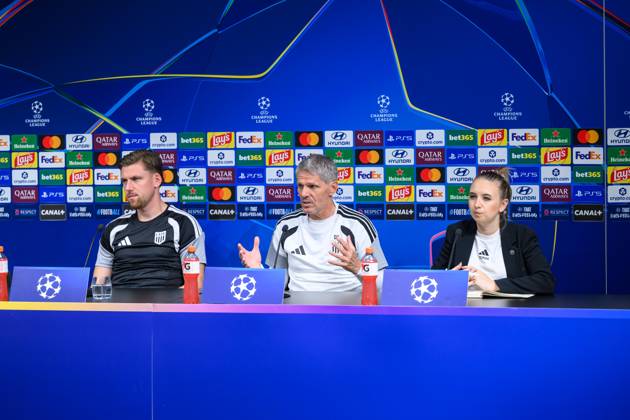 SOCCER - UEFA CL, LASK vs Liverpool LINZ,AUSTRIA,13.OCT.26 - SOCCER - UEFA Champions League, Linzer ASK vs Liverpool FC, preview, press conference, PK, Pressekonferenz LASK. Image shows Kasper Joergensen, head coach Dietmar Kuehbauer and press officer Nathalie Melcher (LASK).  GEPAxpictures xChristianxMoser