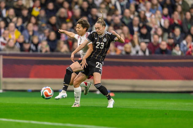 Soccer I Women s I 2026–2027 Season I Friendly Match I Germany vs. Japan I October 13, 2026: Kiko Seike (8), Japan, and Sophia Kleinherne (23), Germany, in a dynamic one-on-one battle at the Weserstadion in Bremen, Germany Copyright: xLobeca CedricxSiefkerx
