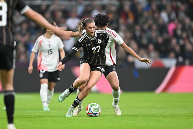Women s International Match 26-27: Germany vs. Japan on October 13, 2026, at the Weserstadion in Bremen. Jule Brand of Germany in a one-on-one battle against Toko Koga of Japan MT