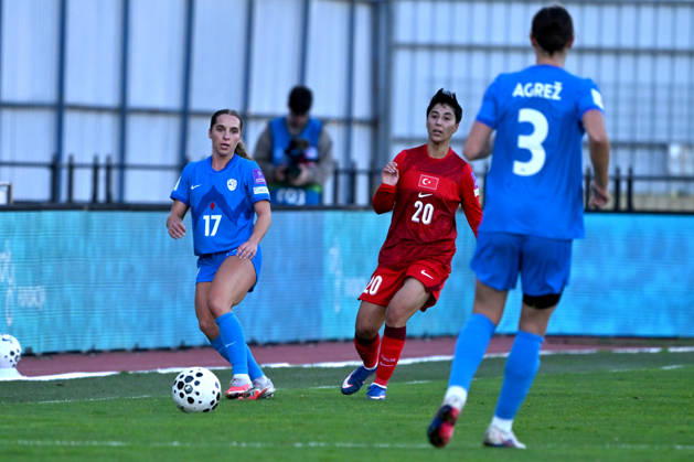 DOMZALE, SLOVENIA - OCTOBER 13: Izabela Krizaj of Slovenia (L) in action against Elif Keskin of Turkey (C) during the UEFA Women’s European Qualifiers for 2027 World Cup Play-offs Round 1, 2nd leg match between Slovenia and Turkey at Sports Park Domzale, Domzale on October 13, 2026 in Domzale, Slovenia. (Photo by Igor Kupljenik Sports Press Photo). Copyright: xIgorxKupljenikx xSPPx Sportspressphoto_SPR254240