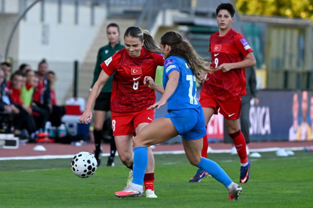 DOMZALE, SLOVENIA - OCTOBER 13: Melike Pekel of Turkey (L) in action against Izabela Krizaj of Slovenia (C) during the UEFA Women’s European Qualifiers for 2027 World Cup Play-offs Round 1, 2nd leg match between Slovenia and Turkey at Sports Park Domzale, Domzale on October 13, 2026 in Domzale, Slovenia. (Photo by Igor Kupljenik Sports Press Photo). Copyright: xIgorxKupljenikx xSPPx Sportspressphoto_SPR254247