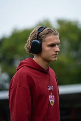 October 13, 2026, xjyhynx, Soccer 3rd Division, VfB Stuttgart U23 vs. TSG Hoffenheim II, from left: Tim van der Leij 9, VfB Stuttgart II during the field inspection in Aspach