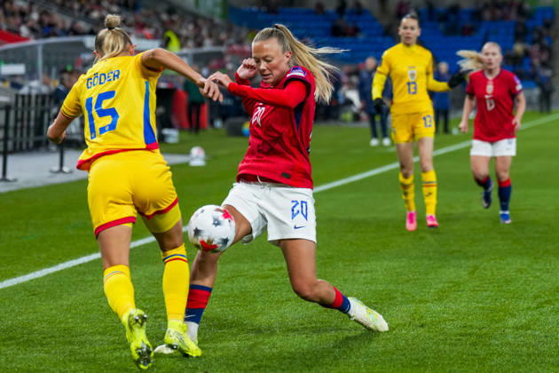 Soccer, World Cup Qualifiers, Women s Norway Romania Oslo 20261013 Romania s Brigitta Godár and Norway s Synne Jensen during the World Cup qualifying soccer match between Norway and Romania at Ullevaal Stadium on Tuesday. Photo: Heiko Junge, NTB, Oslo, Norway. EDITORIAL USE ONLY. RESTRICTED USE FOR BETCOMPANIES  Copyright: xHeikoxJungex xNTBx