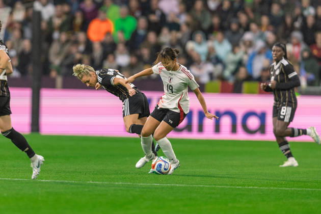 Soccer I Women I 2026–2027 Season I Friendly Match I Germany vs. Japan I October 13, 2026 Linda Dallmann, 16, Germany, and Momoko Tanikawa, 19, Japan, in a tackle. Dynamic action at the Weserstadion in Bremen, Germany. Copyright: xLobeca CedricxSiefkerx