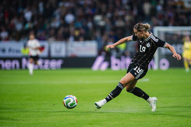 International Match: Germany vs. Japan, October 13, 2026, Klara Bühl, Germany, 19, Soccer, Women s National Team, International Match: Germany vs. Japan on October 13, 2026, at the Weserstadion, Bremen. DFB regulations prohibit any use of photographs as image sequences and or quasi-video. Copyright: xBEAUTIFULxSPORTS Tonhäuserx