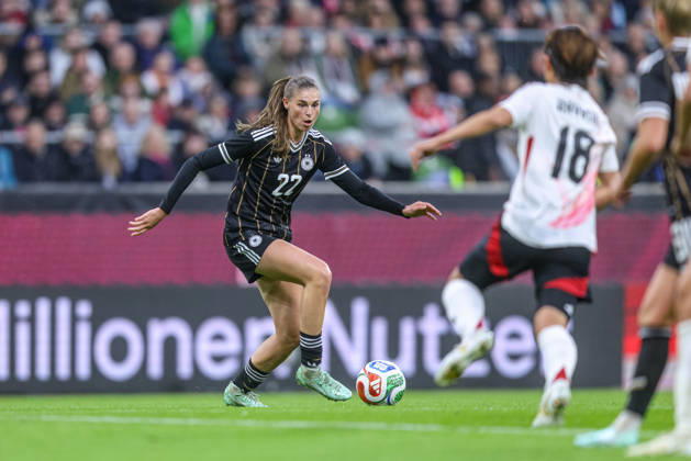 GER, Bremen, Germany vs. Japan, Soccer, FIFA, UEFA, 2026–2027 Season, Weserstadion, Friendly Match (pictured, from left): Jule Brand, Germany, Women’s National Team. DFB and DFL regulations prohibit any use of photographs as image sequences and or quasi-video. October 13, 2026 Copyright: HMBxMedia HendrikxHamelau