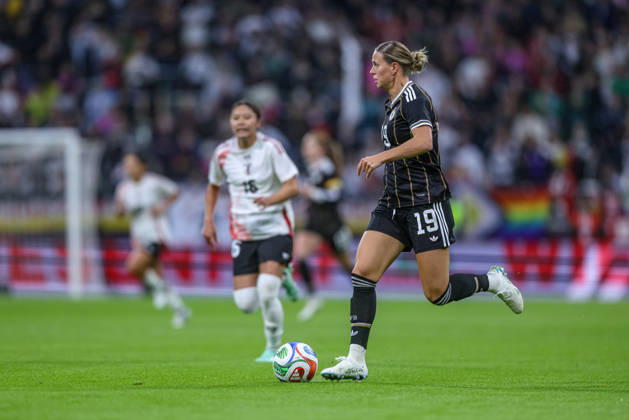 GER, Bremen, Germany vs. Japan, Soccer, FIFA, UEFA, 2026–2027 Season, Weserstadion, Friendly Match (pictured, from left: Klara Bühl, Germany, Women’s National Team). DFB and DFL regulations prohibit any use of photographs as image sequences and or quasi-video, October 13, 2026 Copyright: HMBxMedia HendrikxHamelau