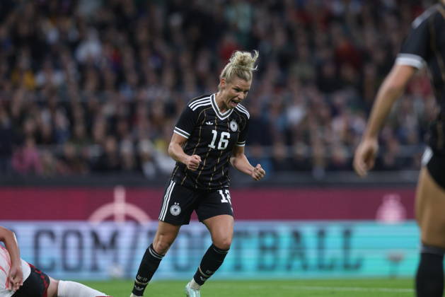 GER, Bremen, Germany vs. Japan, Soccer, FIFA, UEFA, 2026–2027 Season, Weserstadion, Friendly Match: Pictured from left: Linda Dallmann (Germany), Women’s National Team, Goal, celebration and joy, emotions, 1 1 DFB DFL REGULATIONS PROHIBIT ANY USE OF PHOTOGRAPHS AS IMAGE SEQUENCES AND OR QUASI-VIDEO, October 13, 2026 Copyright: HMBxMedia HendrikxHamelau
