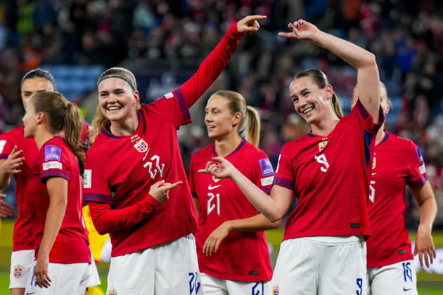 Soccer, World Cup Qualifiers, Women s Norway Romania Oslo 20261013 Norway s Elisabeth Terland (right) celebrates with Signe Gaupset after scoring the 2-0 goal during the World Cup qualifying soccer match between Norway and Romania at Ullevaal Stadium on Tuesday. Photo: Heiko Junge, NTB, Oslo, Norway. EDITORIAL USE ONLY RESTRICTED USE FOR BETTING COMPANIES  Copyright: xHeikoxJungex xNTBx