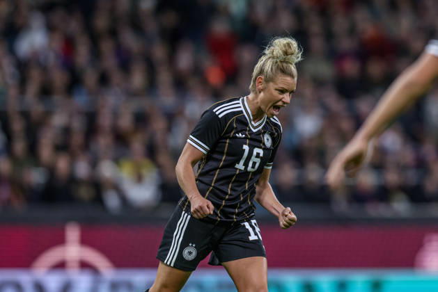 GER, Bremen, Germany vs. Japan, Soccer, FIFA, UEFA, 2026–2027 Season, Weserstadion, Friendly Match: Pictured (from left) Linda Dallmann (Germany), Women’s National Team, Goal, celebration and joy, emotions, 1 1 DFB DFL REGULATIONS PROHIBIT ANY USE OF PHOTOGRAPHS AS IMAGE SEQUENCES AND OR QUASI-VIDEO, October 13, 2026 Copyright: HMBxMedia HendrikxHamelau