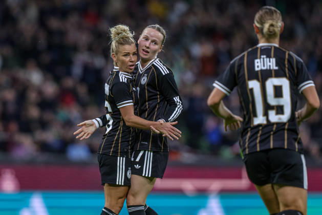 GER, Bremen, Germany vs. Japan, Soccer, FIFA, UEFA, 2026–2027 Season, Weserstadion, Friendly Match: Pictured (from left) Linda Dallmann (Germany), Women’s National Team, Goal, celebration and joy, emotions, 1 1 DFB DFL REGULATIONS PROHIBIT ANY USE OF PHOTOGRAPHS AS IMAGE SEQUENCES AND OR QUASI-VIDEO, October 13, 2026 Copyright: HMBxMedia HendrikxHamelau
