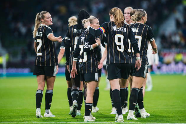International Match: Germany vs. Japan, October 13, 2026, GOAL, CELEBRATION of the 1–1 goal by Linda Dallmann (Germany, 16), pictured here with Elisa Senß (Germany, 20) and Sjoeke Nüsken (Germany, 9). Soccer, Women’s National Team, international match between Germany and Japan on October 13, 2026, at the Weserstadion, Bremen. DFB regulations prohibit any use of photographs as image sequences and or quasi-video. Copyright: xBEAUTIFULxSPORTS Tonhäuserx