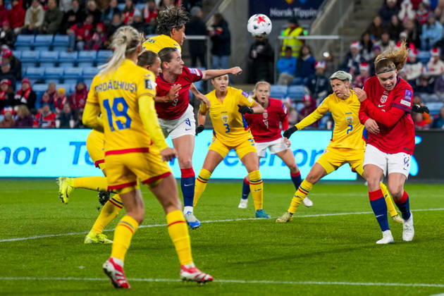 Soccer, World Cup Qualifiers, Women s Norway Romania Oslo 20261013 Norway s Elisabeth Terland in a duel with Romania s Maria Ficzay during the World Cup qualifying soccer match between Norway and Romania at Ullevaal Stadium on Tuesday. Photo: Heiko Junge, NTB, Oslo, Norway. EDITORIAL USE ONLY. RESTRICTED USE FOR BETCOMPANIES  Copyright: xHeikoxJungex xNTBx
