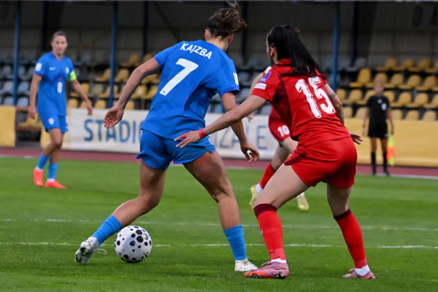 DOMZALE, SLOVENIA - OCTOBER 13: Nina Kajzba of Slovenia (R) in action against Kezban Tag of Turkey (R) during the UEFA Women’s European Qualifiers for 2027 World Cup Play-offs Round 1, 2nd leg match between Slovenia and Turkey at Sports Park Domzale, Domzale on October 13, 2026 in Domzale, Slovenia. (Photo by Igor Kupljenik Sports Press Photo). Copyright: xIgorxKupljenikx xSPPx Sportspressphoto_SPR254258