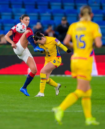 October 13, 2013: Ingrid Syrstad Engen of Norway and Teodora Nicoara of Romania during the FIFA Women’s World Cup Qualifier soccer match between Norway and Romania on October 13, 2026 in Oslo. Photo by Marius Simensen, BILDBYRÅN COP 238 MM0076 bbeng women s soccer football soccer FIFA World Cup Qualifiers World Cup Qualifying Women s World Cup Qualifying international match Norway Romania  Copyright: MARIUSxSIMENSEN BB261013BB385