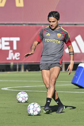 IPA89639252 - Paulo Dybala of Roma during a training session ahead of the UEFA Champions League soccer match between AS Roma and Real Madrid, as well as the press conference, PK, Pressekonferenz and training at the Trigoria Training Center on October 13, 2026, in Rome, Italy. During the AS Roma press conference for the UEFA Champions League soccer match in Rome, Italy, on October 13, 2026  Copyright: xRobertoxRamaccia IPAxSportx xx IPA89639252 IPA89639252