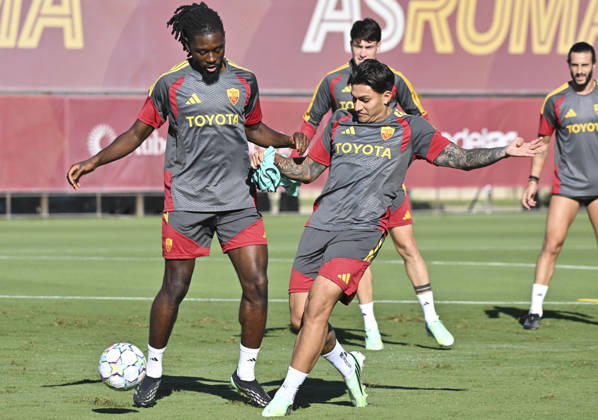 IPA89639264 - Manu Kone of Roma and Nahuel Molina of Roma during a training session ahead of the UEFA Champions League soccer match between AS Roma and Real Madrid, as well as the press conference, PK, Pressekonferenz and training at the Trigoria Training Center on October 13, 2026, in Rome, Italy. During the AS Roma press conference for the UEFA Champions League soccer match in Rome, Italy, on October 13, 2026  Copyright: xRobertoxRamaccia IPAxSportx xx IPA89639264 IPA89639264
