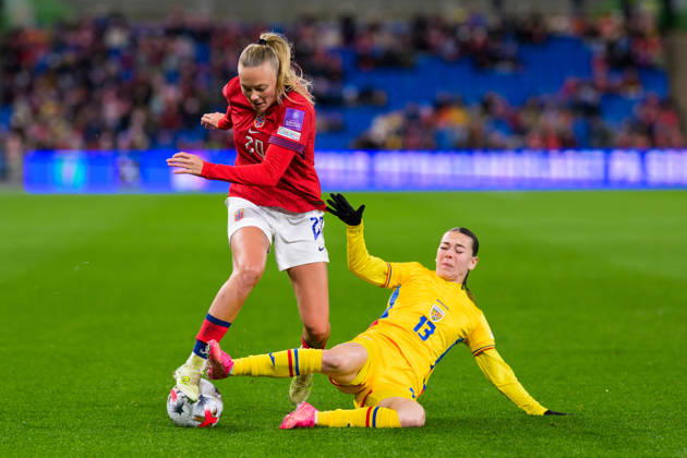 October 13, 2013: Synne Sofie Kinden Jensen of Norway and Erika Gered of Romania during the FIFA Women’s World Cup Qualifier soccer match between Norway and Romania on October 13, 2026 in Oslo. Photo by Marius Simensen, BILDBYRÅN COP 238 MM0076 bbeng women s soccer football soccer FIFA World Cup Qualifiers World Cup Qualifiers women s World Cup Qualifiers international match Norway Romania  Copyright: MARIUSxSIMENSEN BB261013BB533
