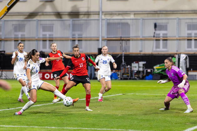 SOCCER - FIFA World Cup, WM, Weltmeisterschaft, Fussball 2027, quali, AUT vs KOS VIENNA,AUSTRIA,13.OCT.26 - SOCCER - FIFA Women s World Cup 2027, european qualifiers, OEFB international match, Länderspiel, Nationalmannschaft Austria vs Kosovo. Image shows Blerta Smaili (KOS), Nicole Billa (AUT), Aurora Mulliqi and Lea Kramoviku (KOS). GEPAxpictures xArminxRauthner