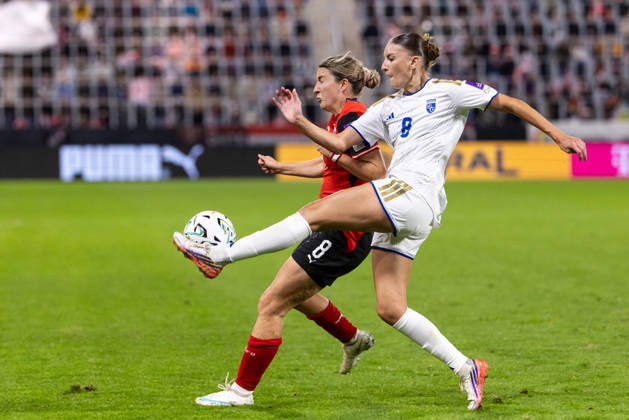 SOCCER - FIFA World Cup, WM, Weltmeisterschaft, Fussball 2027, quali, AUT vs KOS VIENNA,AUSTRIA,13.OCT.26 - SOCCER - FIFA Women s World Cup 2027, european qualifiers, OEFB international match, Länderspiel, Nationalmannschaft Austria vs Kosovo. Image shows Barbara Dunst (AUT) and Gentiana Fetaj (KOS). GEPAxpictures xArminxRauthner