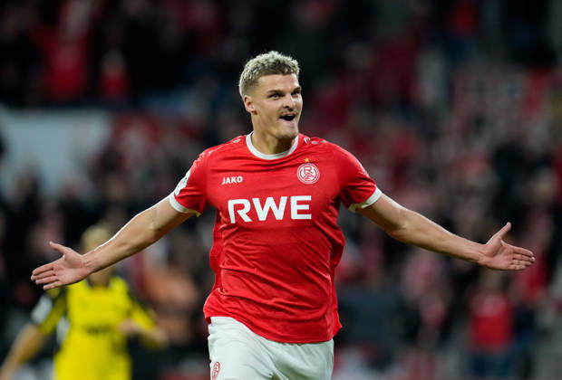 Marek Janssen (Rot-Weiss Essen, 20) jubelt nach seinem Tor in der ersten Halbzeit. GER, Rot-Weiss Essen vs Fortuna Köln, 3. Liga, 9. Spieltag, Saison 2026-27, Stadion an der Hafenstraße, Essen, 13.10.2026 Foto: HMB Media Scott W. Coleman Essen Stadion an der Hafenstraße Nordrhein-Westfalen GER Copyright: xScottxW.xColemanx