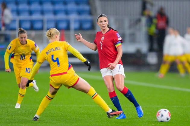 October 13, 2013: Cristina Botojel of Romania and Ingrid Syrstad Engen of Norway during the FIFA Women’s World Cup Qualifier soccer match between Norway and Romania on October 13, 2026 in Oslo. Photo by Marius Simensen, BILDBYRÅN COP 238 MM0076 bbeng women s soccer football soccer FIFA World Cup qualifiers World Cup qualifiers women s World Cup qualifiers international match Norway Romania  Copyright: MARIUSxSIMENSEN BB261013BB623