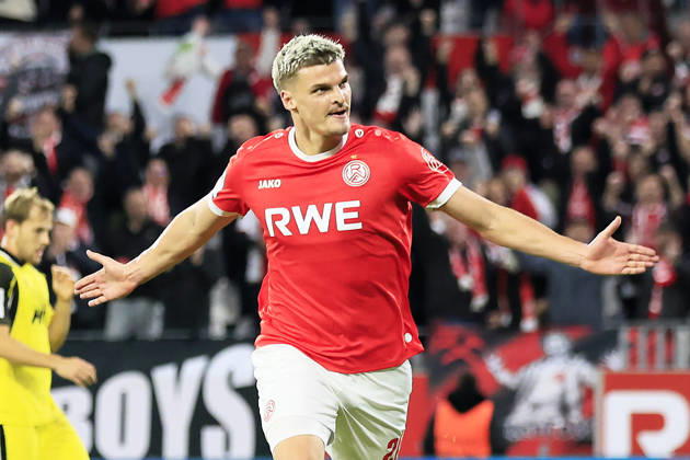 Soccer, 3rd Division, Matchday 09: Rot-Weiss Essen vs. Fortuna Köln on October 13, 2026, at the Stadion an der Hafenstraße in Essen. Goal celebration by Rot-Weiss Essen s Marek Janssen. Rot-Weiss Essen