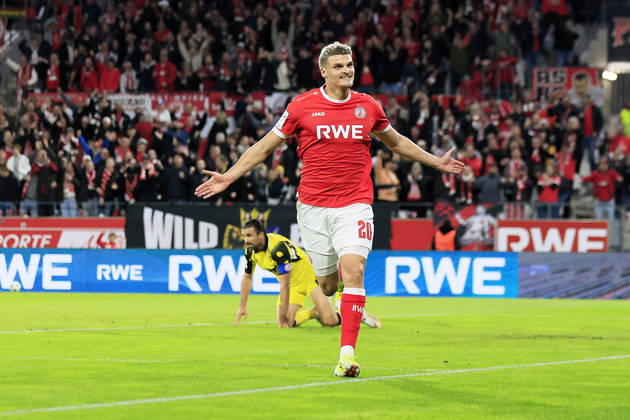 Soccer, 3rd Division, Matchday 09: Rot-Weiss Essen vs. Fortuna Köln on October 13, 2026, at the Stadion an der Hafenstraße in Essen. Goal celebration by Rot-Weiss Essen s Marek Janssen. Rot-Weiss Essen
