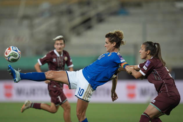 Italy s Cristiana Girelli fights for the ball with Belarus s Anna Kozyupa during the Women s European Qualifiers 2027 play-off round 1 second leg soccer match between Italy and Belarus at the Artemio Franchi Stadium in Florence, Italy - Tuesday, October 13, 2026 -  Copyright: xMassimoxPaolone LaPressex